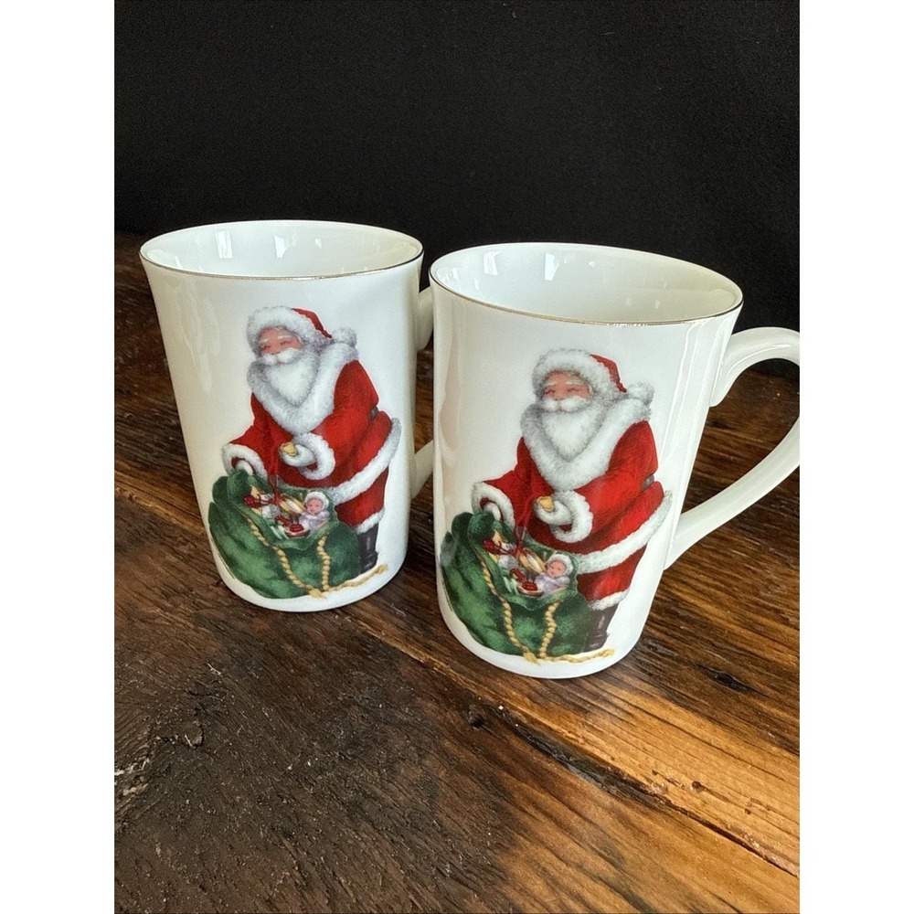 Otagiri Santa Claus Mugs - Gold Rim - Japan - Set of 2 Vintage Christmas Mugs - Picture 2 of 4